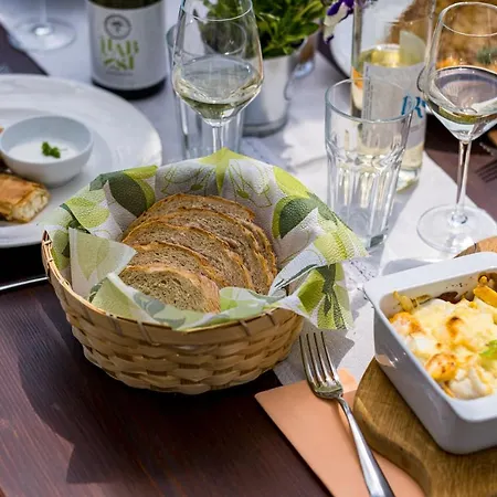 Birtok Royal Apartmanhaz Bed & Breakfast Tagyon