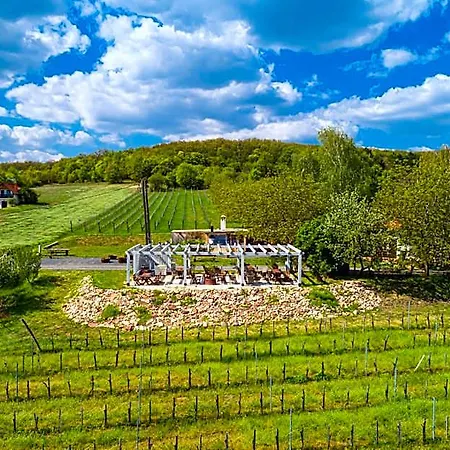 Birtok Royal Apartmanhaz 3*